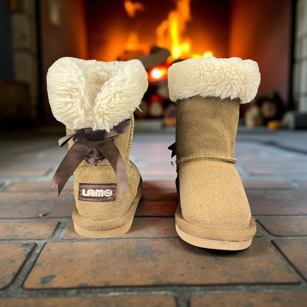 GUC LAMO Toddler Sheepskin Boots Faux Fur Lined Bows Suede Winter Boot Size 8C